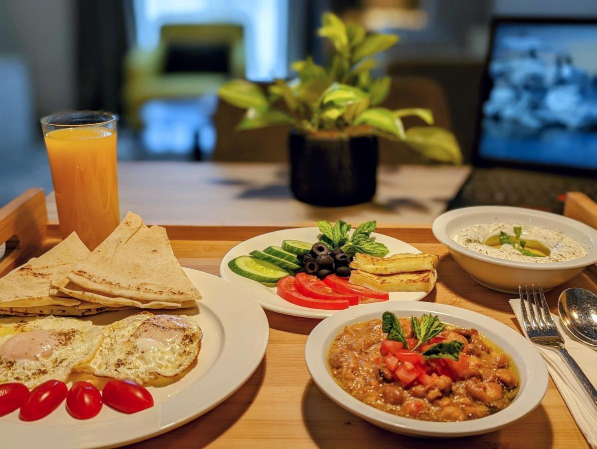 Aparthotel Citadines Abha Exterior foto Israeli breakfast